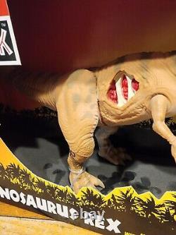 1993 Kenner Jurassic Park, Young Tyrannosaurus Rex with Deadly Slashing Jaws