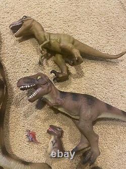 30 Pcs Toys R Us Maidenhead T-Rex Dinosaur Large Jurassic Park Luggage Lot