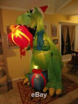 Gemmy HUGE DINOSAUR Inflatable Christmas Santa T-Rex Dinosaur Animated PRESENTS