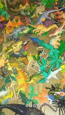 HUGE MIX lot of PLASTIC DINOSAURS BRACHIOSAURUS TRICERATOPS T Rex and others