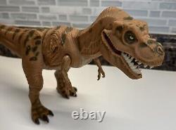 Jurassic Park Young T-Rex Figure JP06 Kenner 1993 Complete with Wound Cover Piece