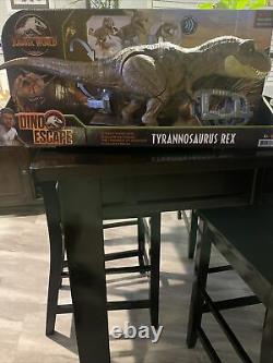 Jurassic World Dino Escape Tyrannosaurus Rex Stomp N Escape Action Figure NEW