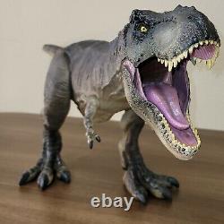 Mattel Jurassic World Park Tyrannosaurus Rex Artist Painted Colossal T-Rex FMM63