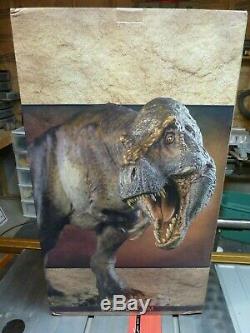 NEW Sideshow Exclusive Dinosauria T-Rex the Tyrant King Statue with Dinosaur Prey